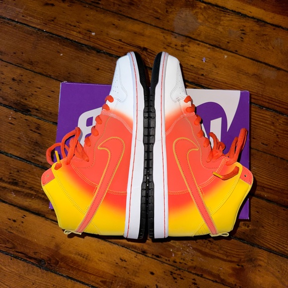 Nike Sweet Tooth Candy Corn Dunk High - Picture 3 of 5